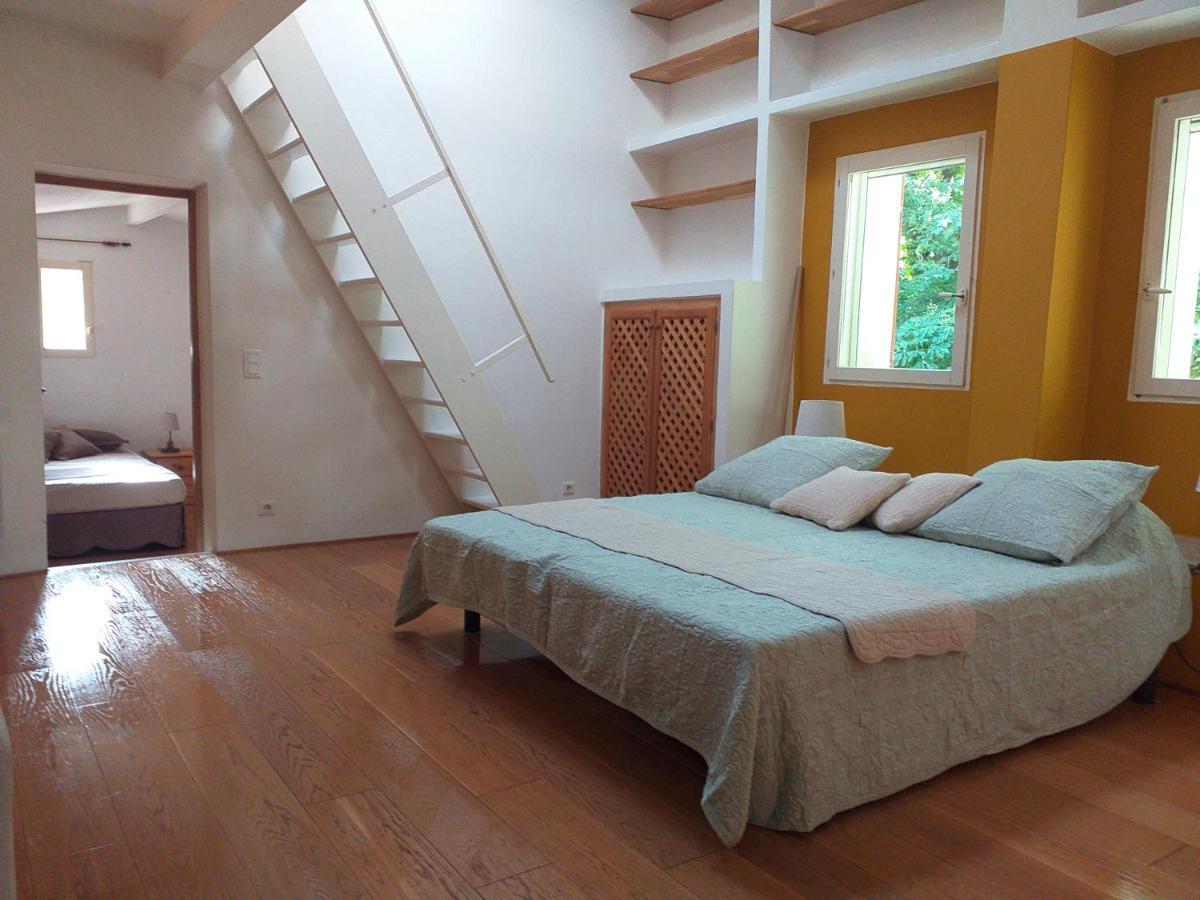 Maison Au Coeur De Fontaine De Vaucluse, Nichee Sur Le Rocher Et Surplombant La Sorgue Eksteriør bilde