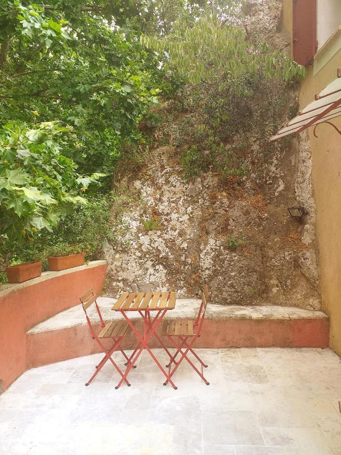 Maison Au Coeur De Fontaine De Vaucluse, Nichee Sur Le Rocher Et Surplombant La Sorgue Eksteriør bilde