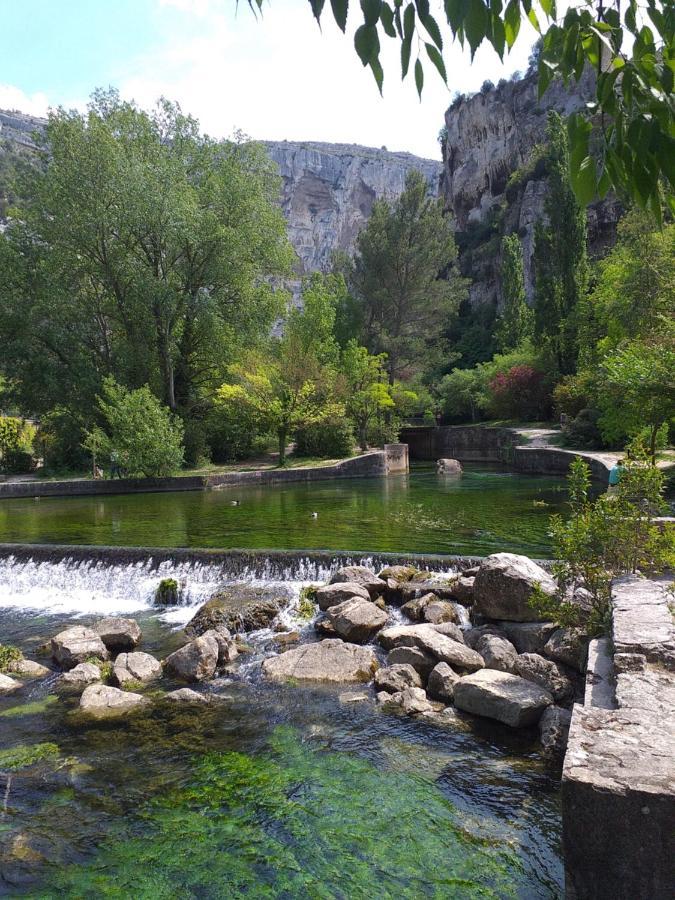 Maison Au Coeur De Fontaine De Vaucluse, Nichee Sur Le Rocher Et Surplombant La Sorgue Eksteriør bilde