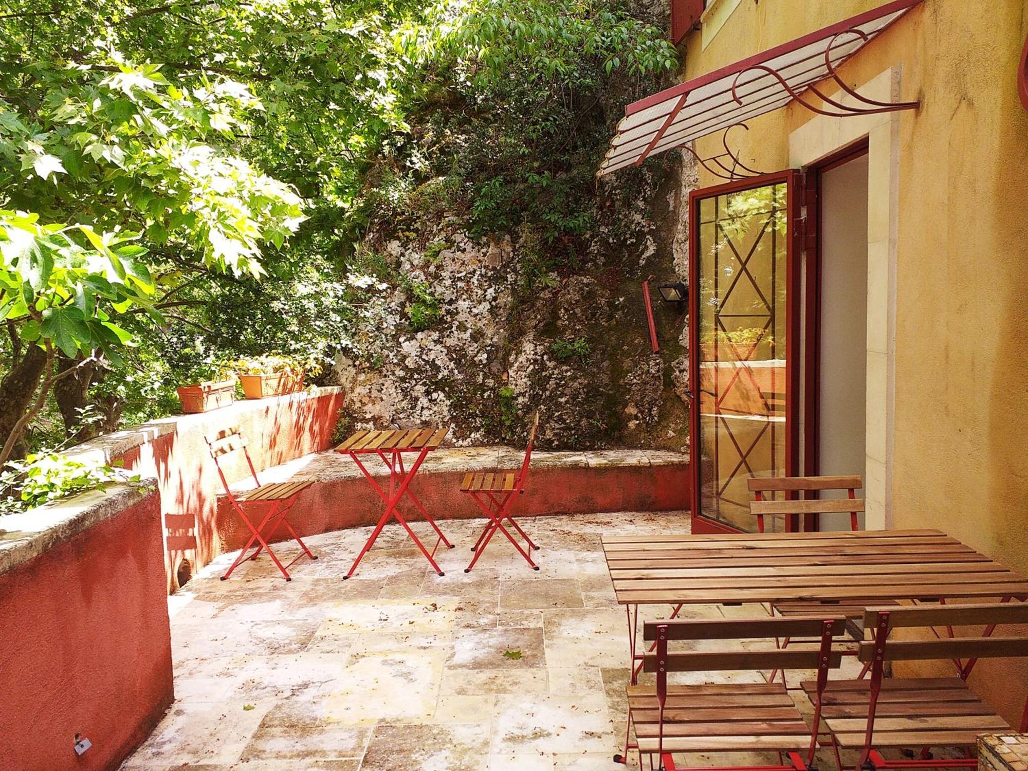 Maison Au Coeur De Fontaine De Vaucluse, Nichee Sur Le Rocher Et Surplombant La Sorgue Eksteriør bilde